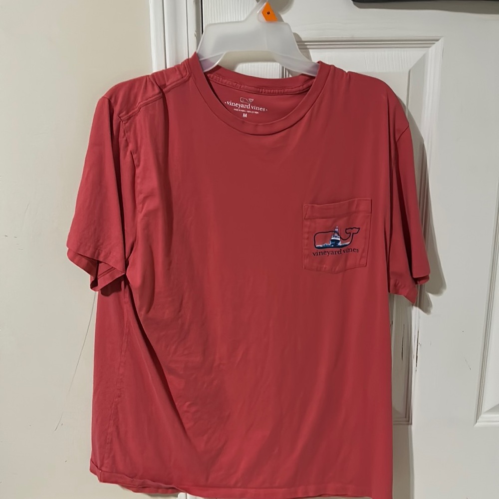 Men’s size medium Vineyard Vines t-shirt!